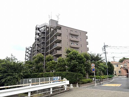緑も多く、住環境は良好です！小中学校も近いので子育て環境にピッタリです！