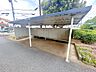 その他：【たくさん停められる駐輪場】ベランダ側には広い駐車場もあります。