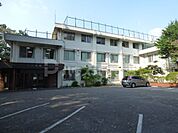 中山病院 徒歩13分。 1010m
