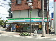 ファミリーマート（42m）