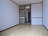 寝室：※別の部屋の写真です。