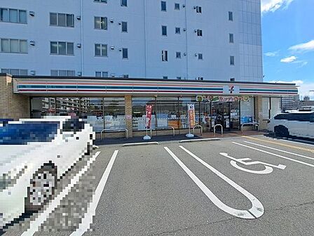 セブンイレブン奈良大宮町4丁目店 徒歩3分。 210m
