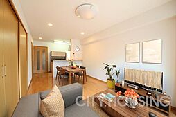 ディア・フォロン 206 2階1LDKのリビング/ダイニング