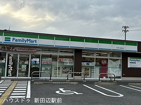ファミリーマート 木津川台駅前店 1230m