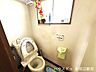 トイレ：トイレは窓付きなので換気がしやすいですね。