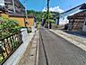 外観：前面道路の様子です。