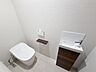 トイレ：1Fトイレの様子です。独立した手洗い器を備えております♪