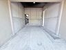 駐車場：雨風を避けられる屋根付きのビルトインガレージ♪大切な車の保管や趣味の道具の収納にも活用できそうです！