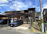 駐車2台可能。カーポート付き。