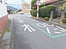 外観：前面道路の様子です。