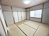 室内：2階和室です。押入れがあります。