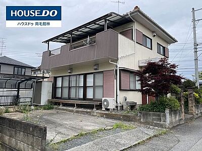 外観:屋根付きの広々としたバルコニーがある明るい外観です 外観:屋根付きの広々としたバルコニーがある明るい外観です