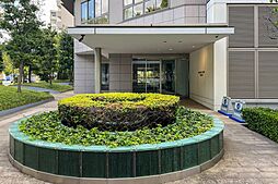 ホテルのようなエントランス。