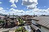 その他：周辺は戸建て住宅が多く、視界を遮るような高い建物はありません。遠くまで視線が抜け、空を大きく感じられる眺め。