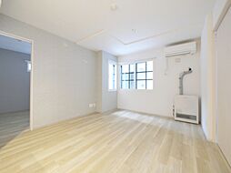 ＵＲＢＡＮ　ＦＬＡＴＳ　中の島 1階2LDKのリビング/ダイニング