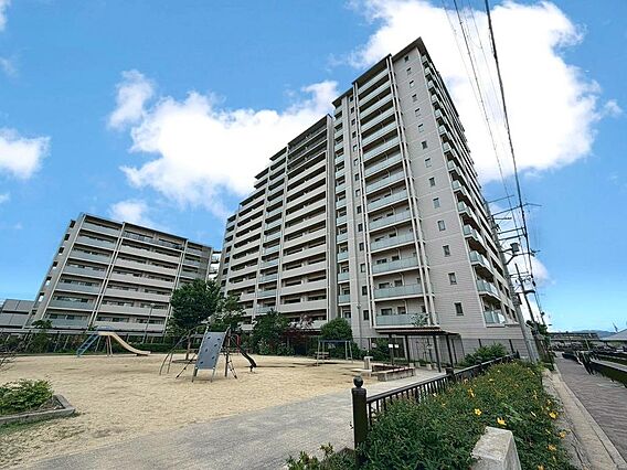 徒歩圏内にコン...