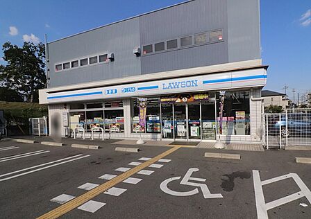 ローソン長岡京ガラシャ通店まで徒歩6分(約431m)