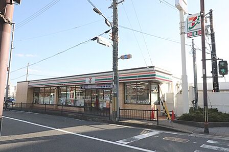 セブンイレブン長岡京駅東口店まで徒歩10分(約727m)
