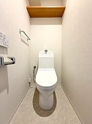 【トイレ】年間を通して快適に使用できる温水洗浄機能付きのトイレです。現地（2026年3月）撮影