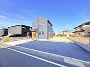 広々とした敷地に建つゆとりのある戸建て。
