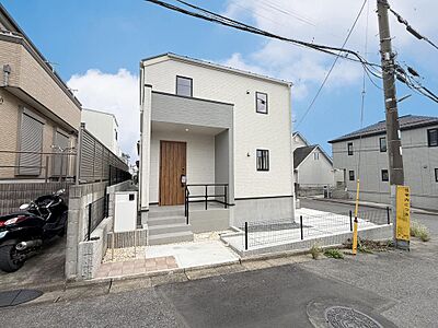 外観：完成済みなので即日ご案内可能です！写真では伝わりきらない、光と風の通り道をぜひ現地でご体感ください！