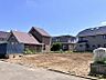 外観：【９８坪の開放感！】二世帯住宅も建つ広大な敷地。建築条件なしでお好みのハウスメーカーを選べます。小学校徒歩７分、公園徒歩１分と子育て環境も充実。理想の平屋や広い庭も実現可能。現地（２０２５年６月）撮影
