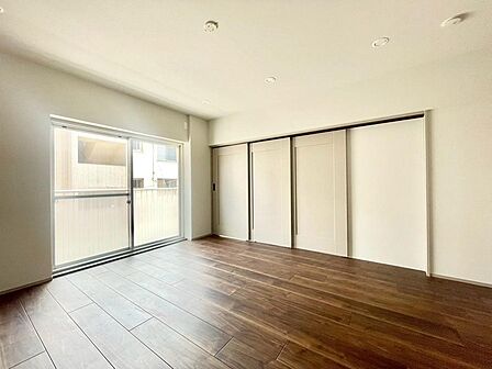 お子様の心と身体を見守る子供部屋として、思春期のプライバシーを重視したり、成長に合わせて机やベットを自由にレイアウトできるようにと、小さな自立心を育むお部屋作りを見越してご覧下さい。