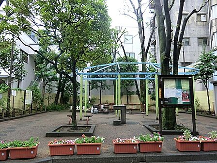 つつじの里児童遊園まで約745m
