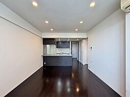 ここにはみんなが集い、食事と楽しい会話が始まる。話に夢中になりすぎて、ついつい時を忘れ夜半過ぎになってしまう。そんな束の間の幸せを感じさせてくれる場所となることでしょう。