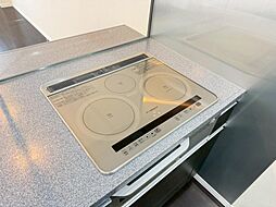 火を使わないので、吹きこぼれによる立ち消えの心配もなく、上昇気流も少ないので油の飛び散りが抑える事が出来ます。