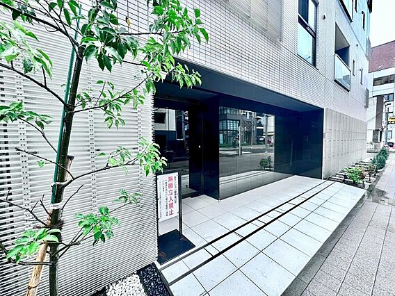 街に溶け合う美...