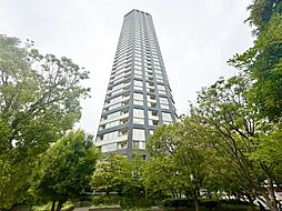 忙しく過ぎゆく日常を置き去るほど、ゆったりした時間が流れる住環境です。「快適」は「家」と「街」と「環境」が調和した時に訪れるのだと改めて感じさせてくれます。