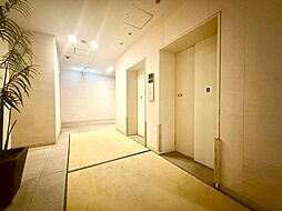 住まいに相応しい品格。住まう方々の誇りと愛着を育むアプローチのグランドエントランス。