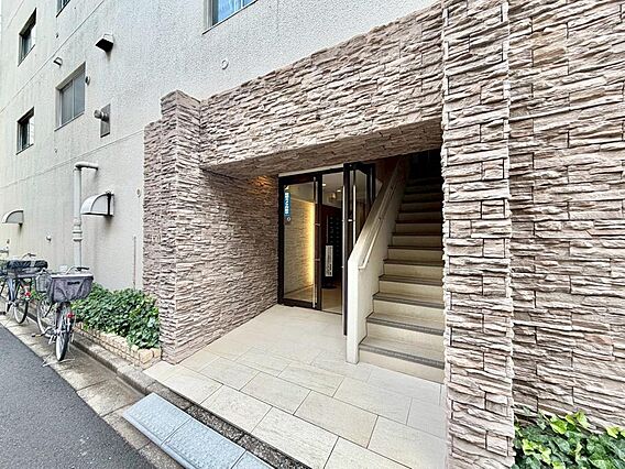 ここに住まわれ...