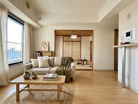 造りこんだ空間演出の妙が生み出す光と質のハーモニーはこの住宅のクオリティの良さを実感させてくれます。