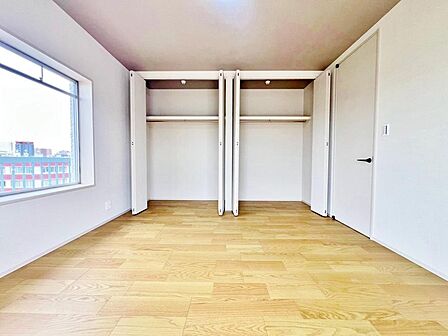 住まう方でカスタマイズしていただけるシンプルなデザインの内装。ご自身で素敵な空間を創り上げられます。