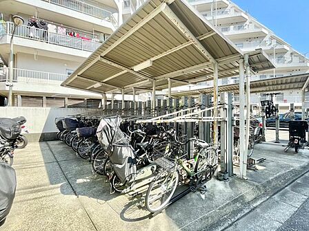 ゆったりとした駐輪スペース。空き状況につきましては担当者にご確認ください。