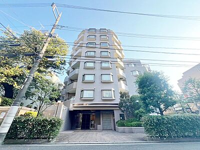 外観:暮らしのステージを彩り、心のやすらぎと満足感を与えてくれます。通風と採光を考慮した設計は地域の鼓動を感じ、お寛ぎ頂くことが可能。採光や夜空の輝きが癒しの時間を演出。 外観:暮らしのステージを彩り、心のやすらぎと満足感を与えてくれます。通風と採光を考慮した設計は地域の鼓動を感じ、お寛ぎ頂くことが可能。採光や夜空の輝きが癒しの時間を演出。