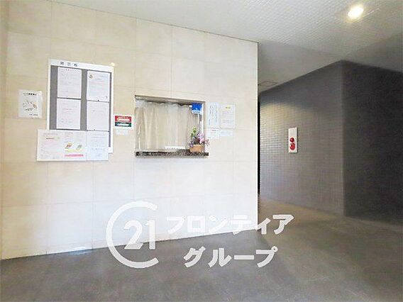 シンプルなロビ...