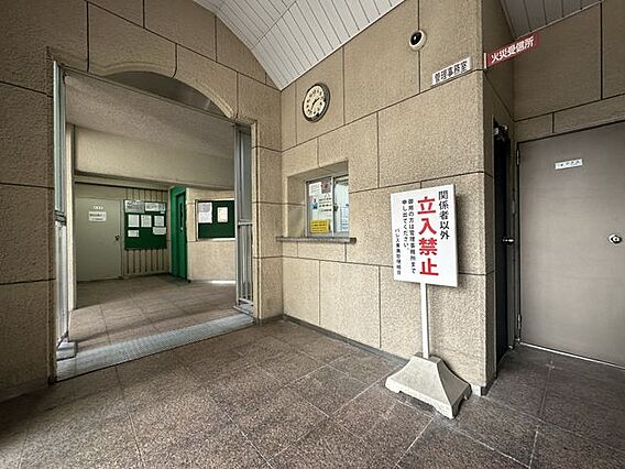 シンプルなロビ...