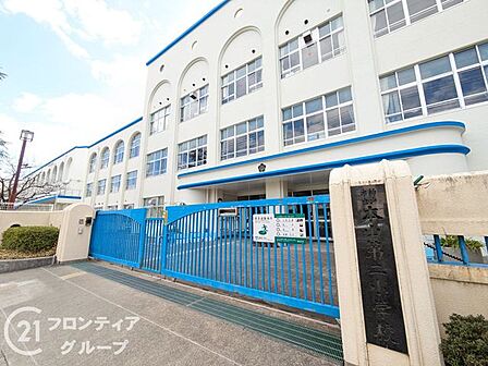 神戸市立本山第二小学校 徒歩4分。 320m