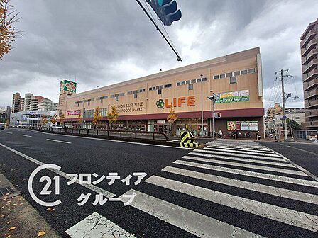 ライフ本山店 徒歩2分。 150m