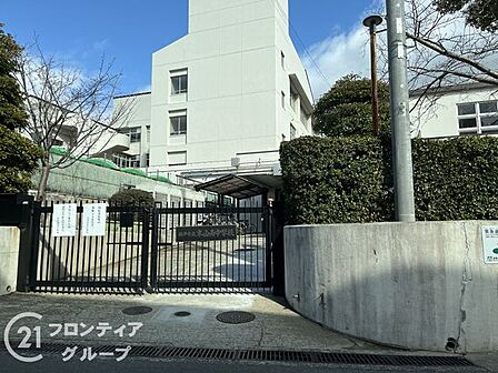 神戸市立本山南中学校 徒歩23分。 1820m