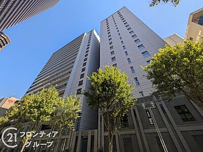 外観:青空へと高く伸びる都会的なシルエットがとても美しいですね!夜には建物の明かりが美しく輝き、帰宅するたびに心がときめくような洗練されたデザインが魅力的ですね! 外観:青空へと高く伸びる都会的なシルエットがとても美しいですね!夜には建物の明かりが美しく輝き、帰宅するたびに心がときめくような洗練されたデザインが魅力的ですね!