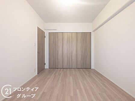 住まい選びは、価格や立地だけでなく、将来の暮らし方まで含めて考えることが大切です。今の段階で気になっていることを、まずスタッフに話してみてください