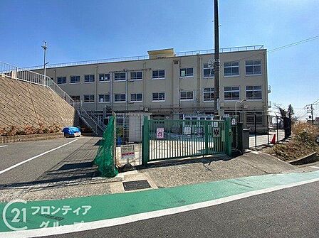 神戸市立御影北小学校 徒歩7分。 560m