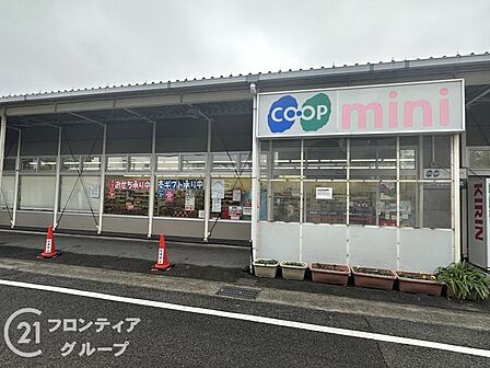 コープミニ御影北 徒歩4分。 320m