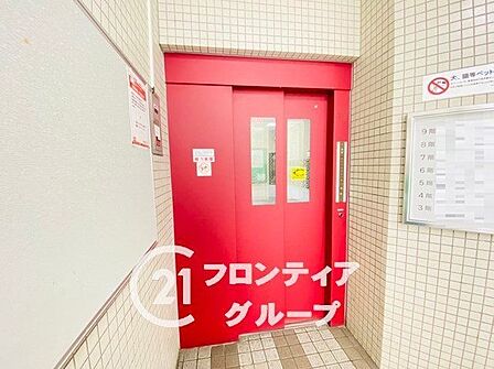 マンションのエレベーターは、快適でスムーズな移動を提供し、住む人の利便性を高める重要な設備です!