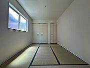 客間やお子様の遊び場にも便利な和室です。