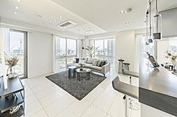 角部屋二面採光の明るいリビングからはスカイツリーが望めます。